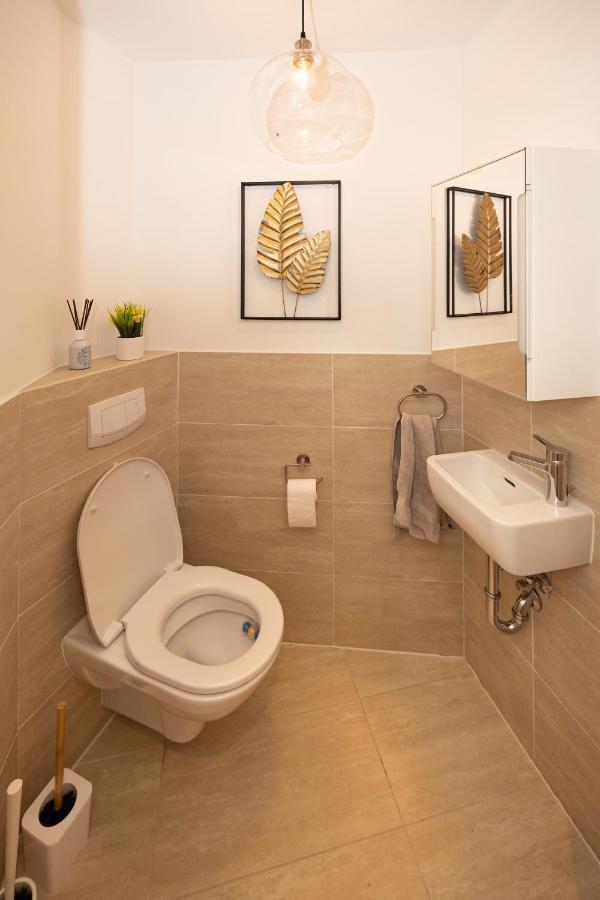 Rooftop Cozy Apartment Near Innerstadt With Ac Wien Exteriör bild